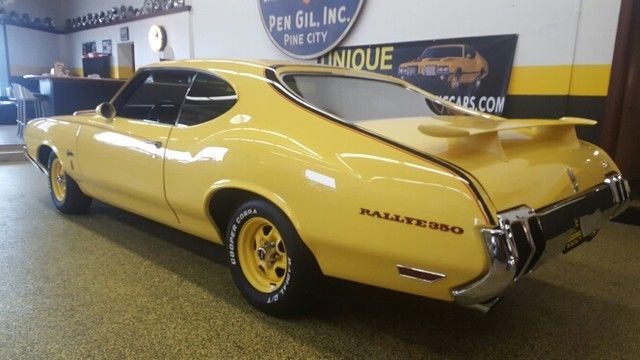 1970 Yellow Oldsmobile Cutlass Coupe