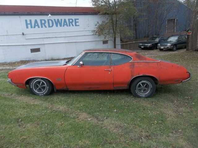 1970 Rally Red Oldsmobile 442 Coupe