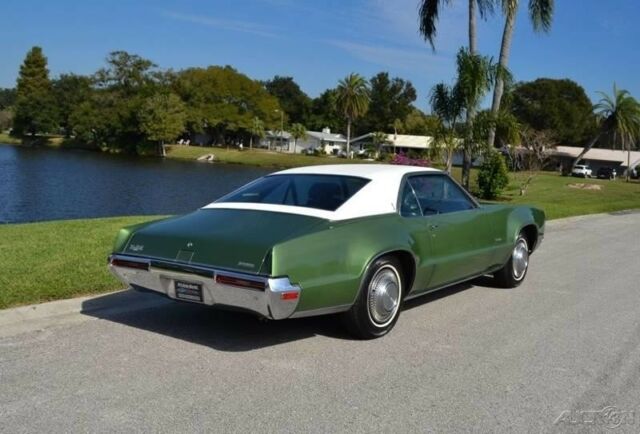 1970 Green Oldsmobile Toronado