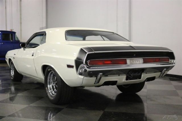 1970 White Dodge Challenger