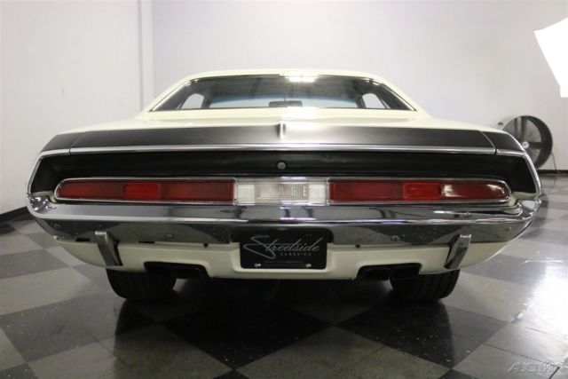 1970 White Dodge Challenger