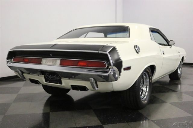 1970 White Dodge Challenger