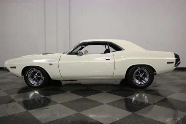 1970 White Dodge Challenger