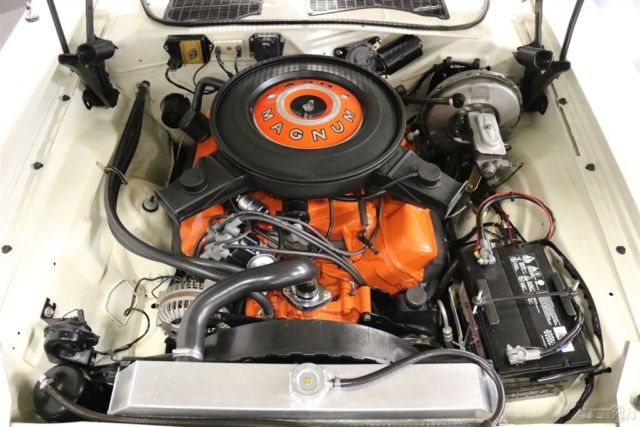 1970 White Dodge Challenger