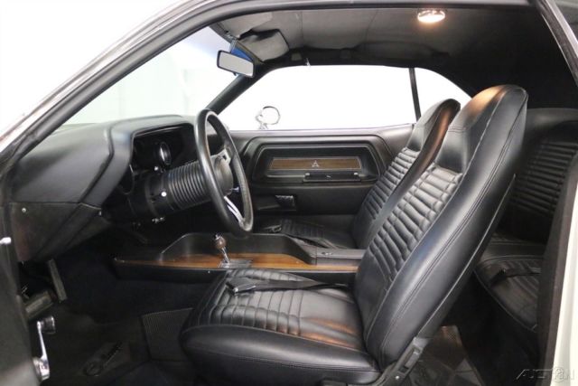 1970 White Dodge Challenger