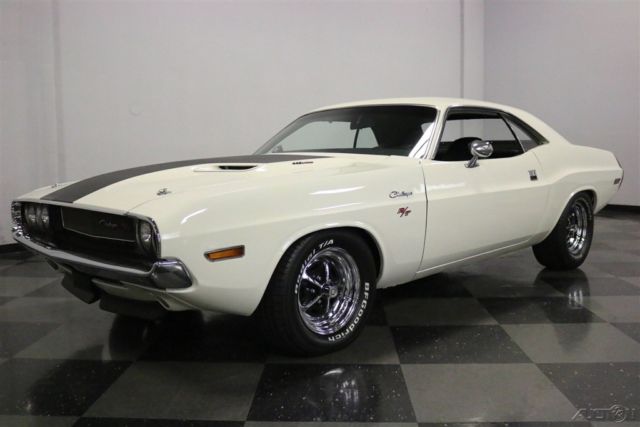 1970 White Dodge Challenger
