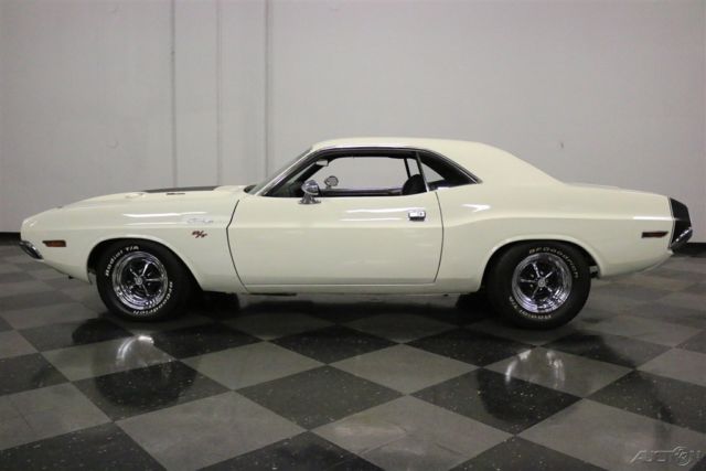 1970 White Dodge Challenger