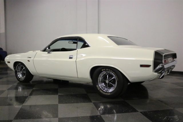 1970 White Dodge Challenger