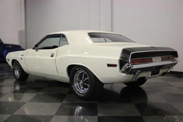 1970 White Dodge Challenger