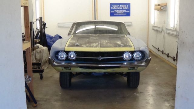 1970 Orange Ford Torino Coupe