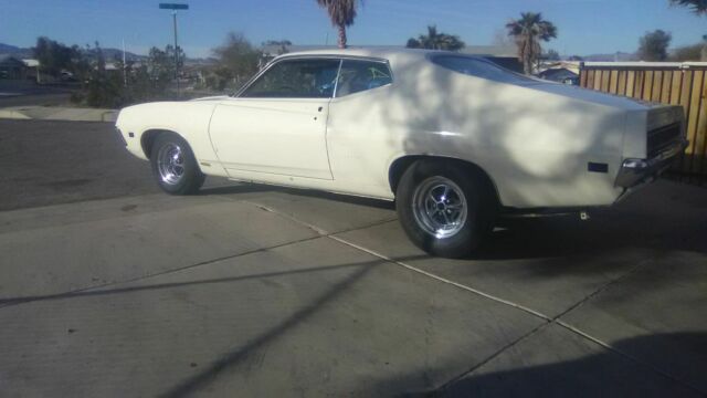 1970 Yellow Ford Torino Coupe