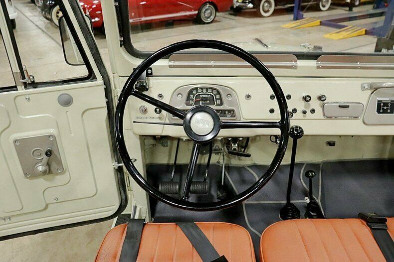 1970 White Toyota FJ43 SUV