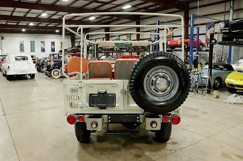 1970 White Toyota FJ43 SUV