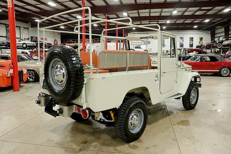 1970 White Toyota FJ43 SUV