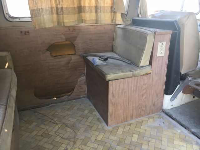 1970 White Volkswagen Bus/Vanagon