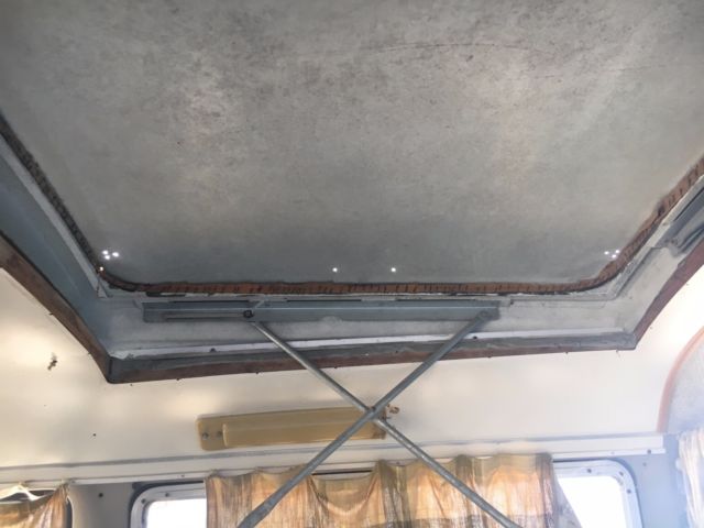 1970 White Volkswagen Bus/Vanagon