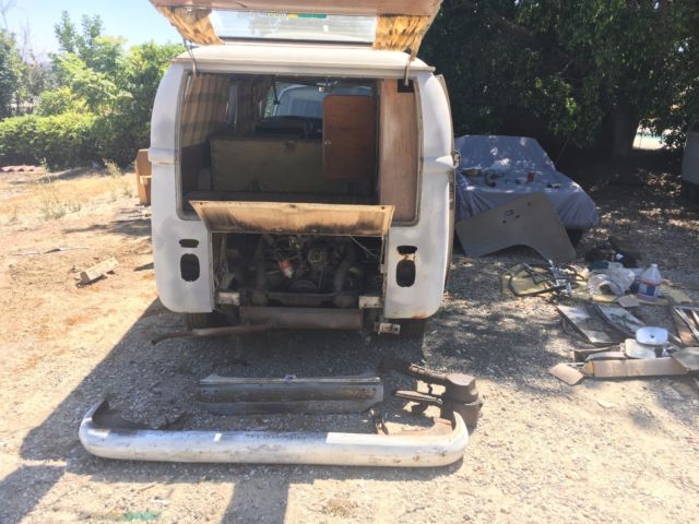 1970 White Volkswagen Bus/Vanagon