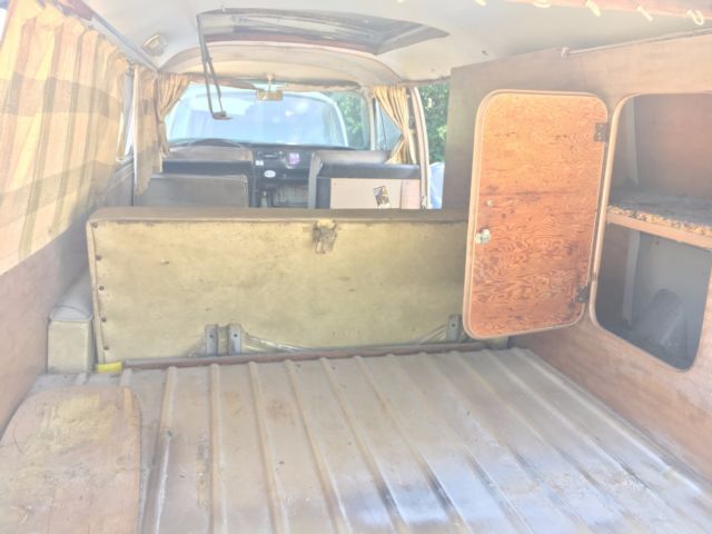 1970 White Volkswagen Bus/Vanagon