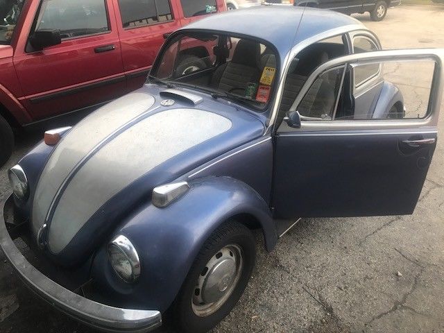 1970 two tone Volkswagen Beetle - Classic Coupe