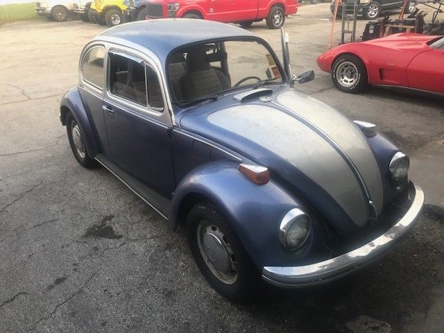 1970 two tone Volkswagen Beetle - Classic Coupe