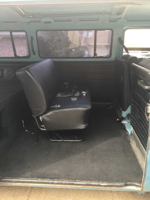 1970 Blue Volkswagen Bus/Vanagon Standard Passenger Van