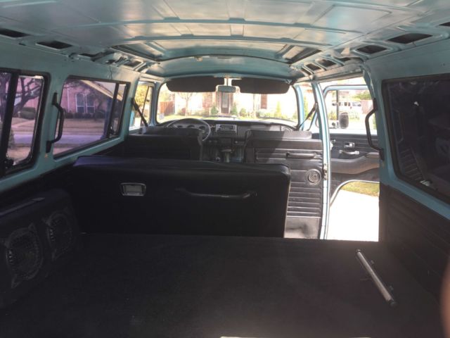 1970 Blue Volkswagen Bus/Vanagon Standard Passenger Van