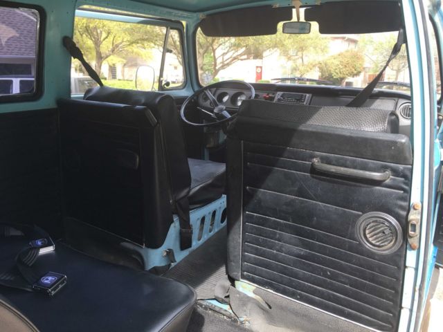 1970 Blue Volkswagen Bus/Vanagon Standard Passenger Van