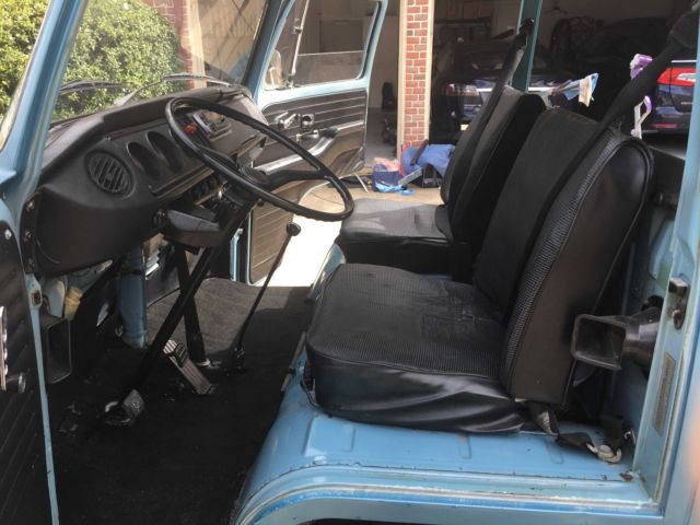 1970 Blue Volkswagen Bus/Vanagon Standard Passenger Van