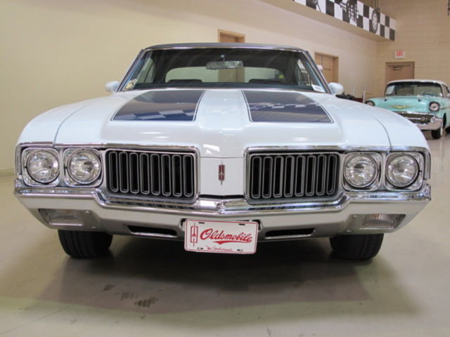 1970 White Oldsmobile Cutlass