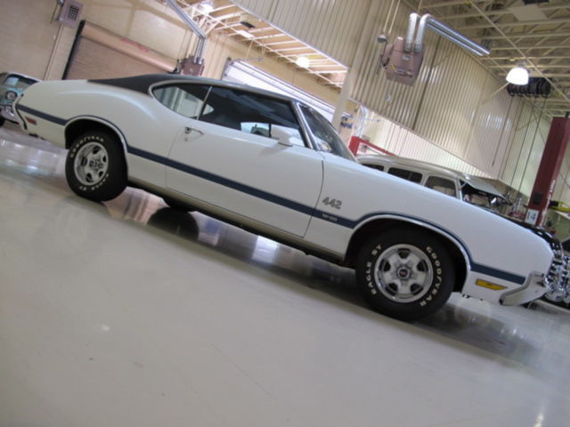 1970 White Oldsmobile Cutlass