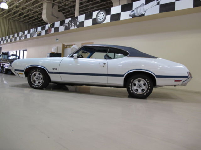 1970 White Oldsmobile Cutlass