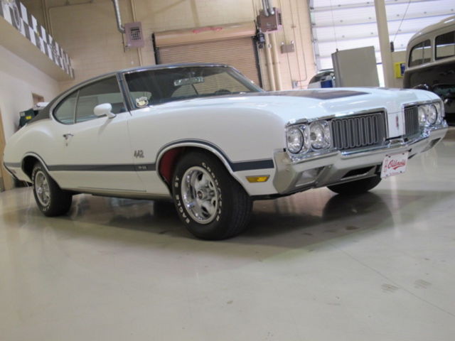1970 White Oldsmobile Cutlass