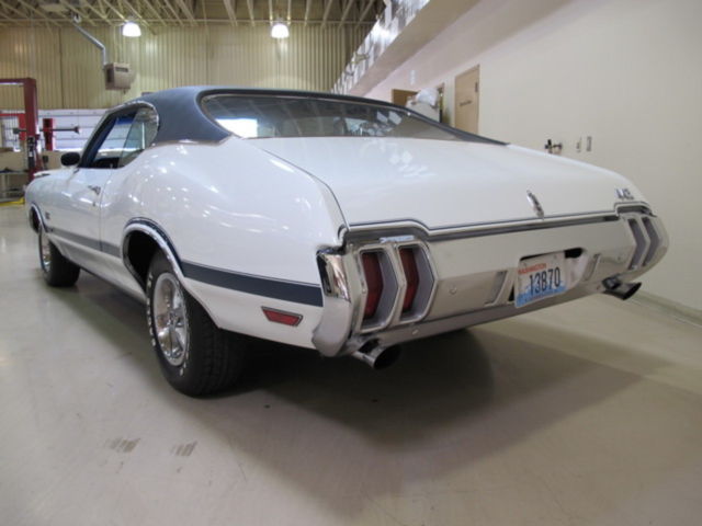 1970 White Oldsmobile Cutlass