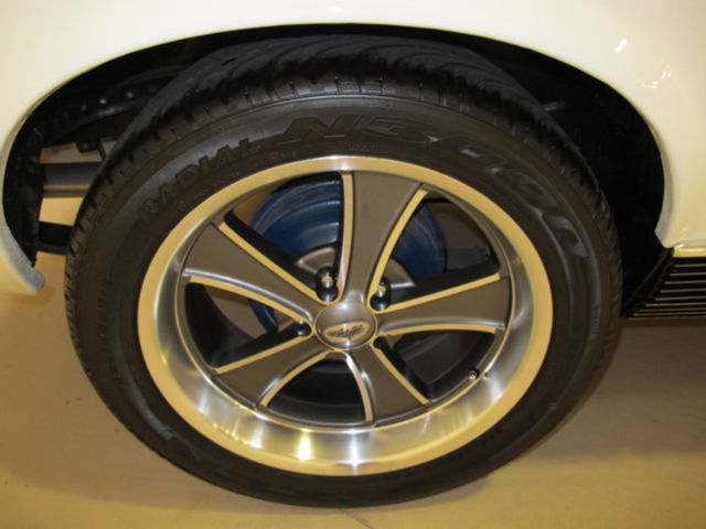 1970 White Ford Mustang
