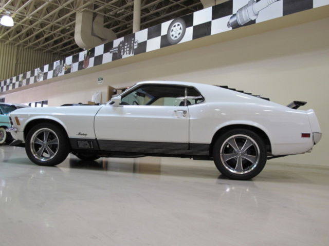 1970 White Ford Mustang
