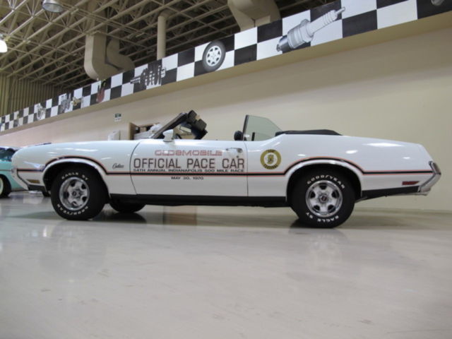 1970 White Oldsmobile Cutlass