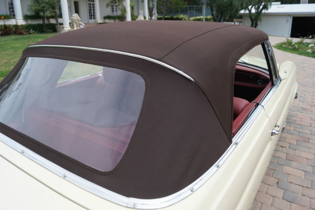 1971 Light Ivory  Mercedes-Benz 200-Series Convertible