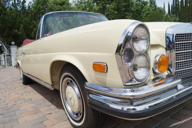 1971 Light Ivory  Mercedes-Benz 200-Series Convertible
