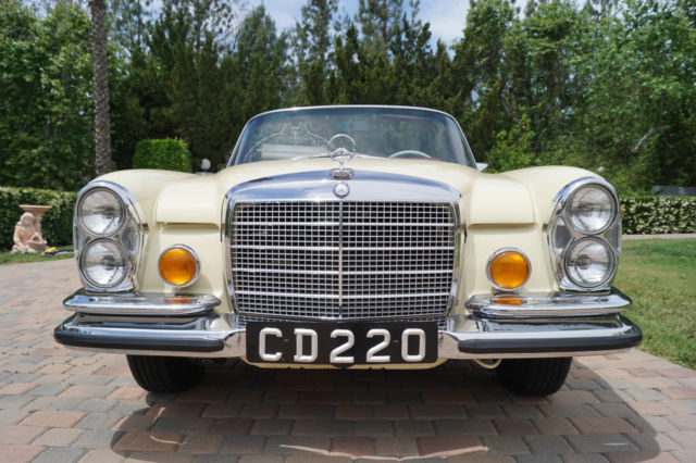 1971 Light Ivory  Mercedes-Benz 200-Series Convertible