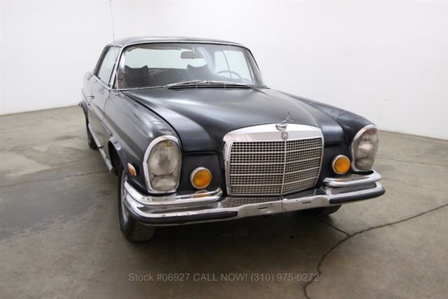 1971 Silver Mercedes-Benz 200-Series
