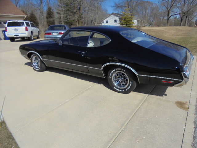 1971 black Oldsmobile 442 Coupe