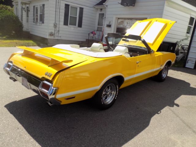 1971 Yellow Oldsmobile 442 Convertible
