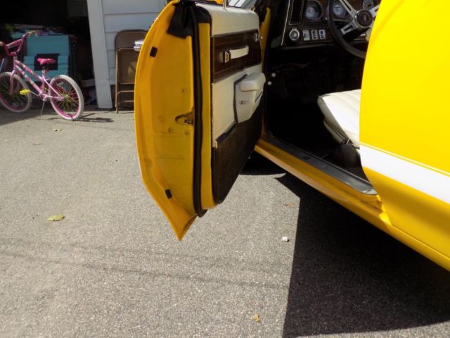 1971 Yellow Oldsmobile 442 Convertible