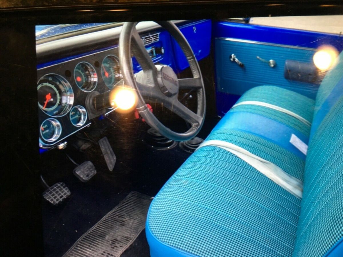 1971 Blue Chevrolet Suburban