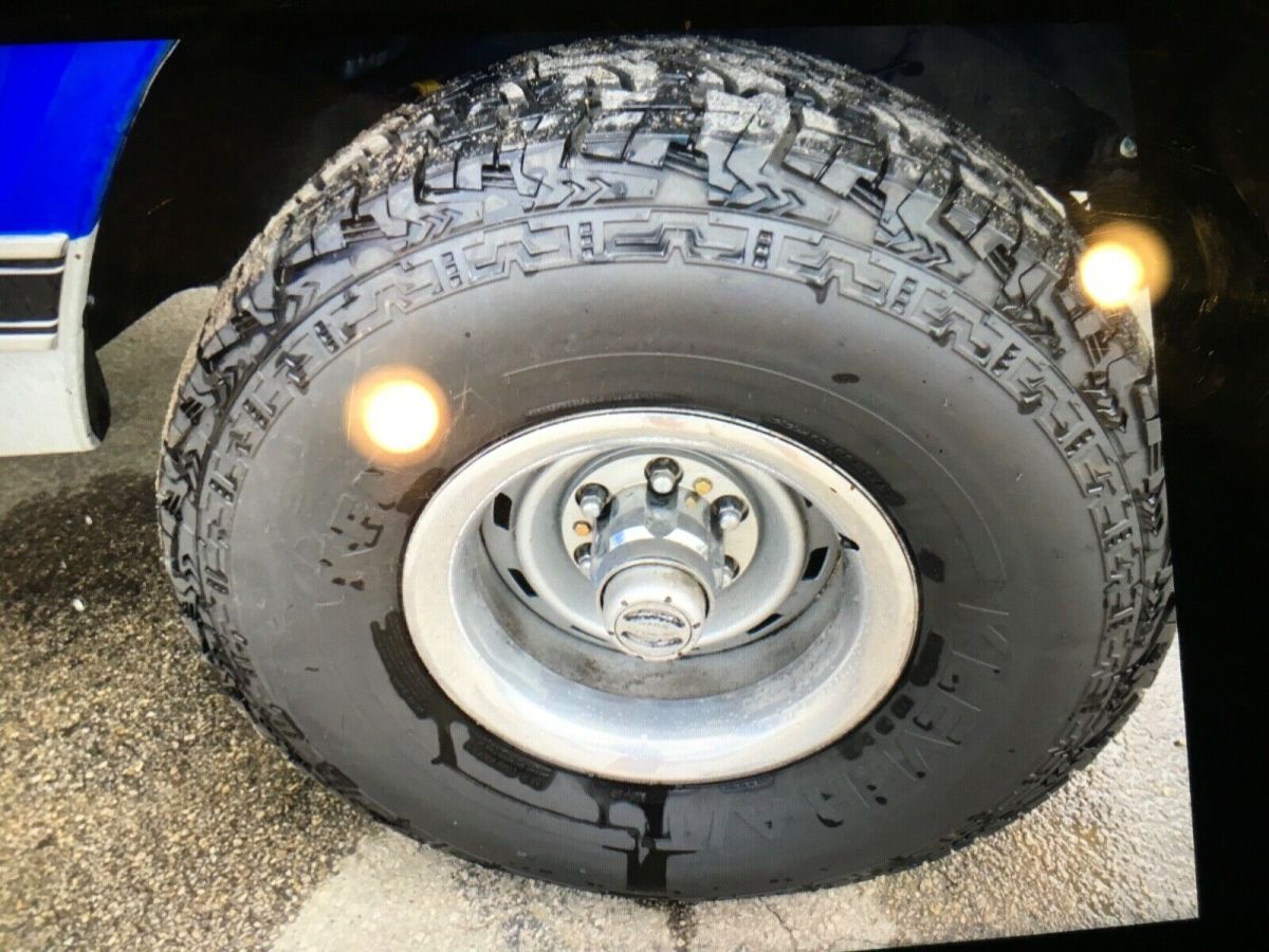 1971 Blue Chevrolet Suburban