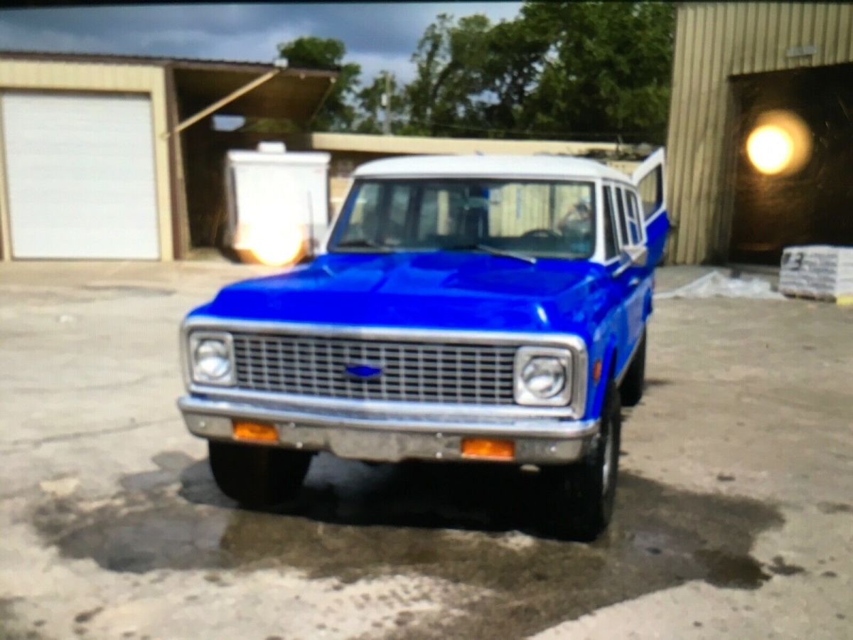1971 Blue Chevrolet Suburban