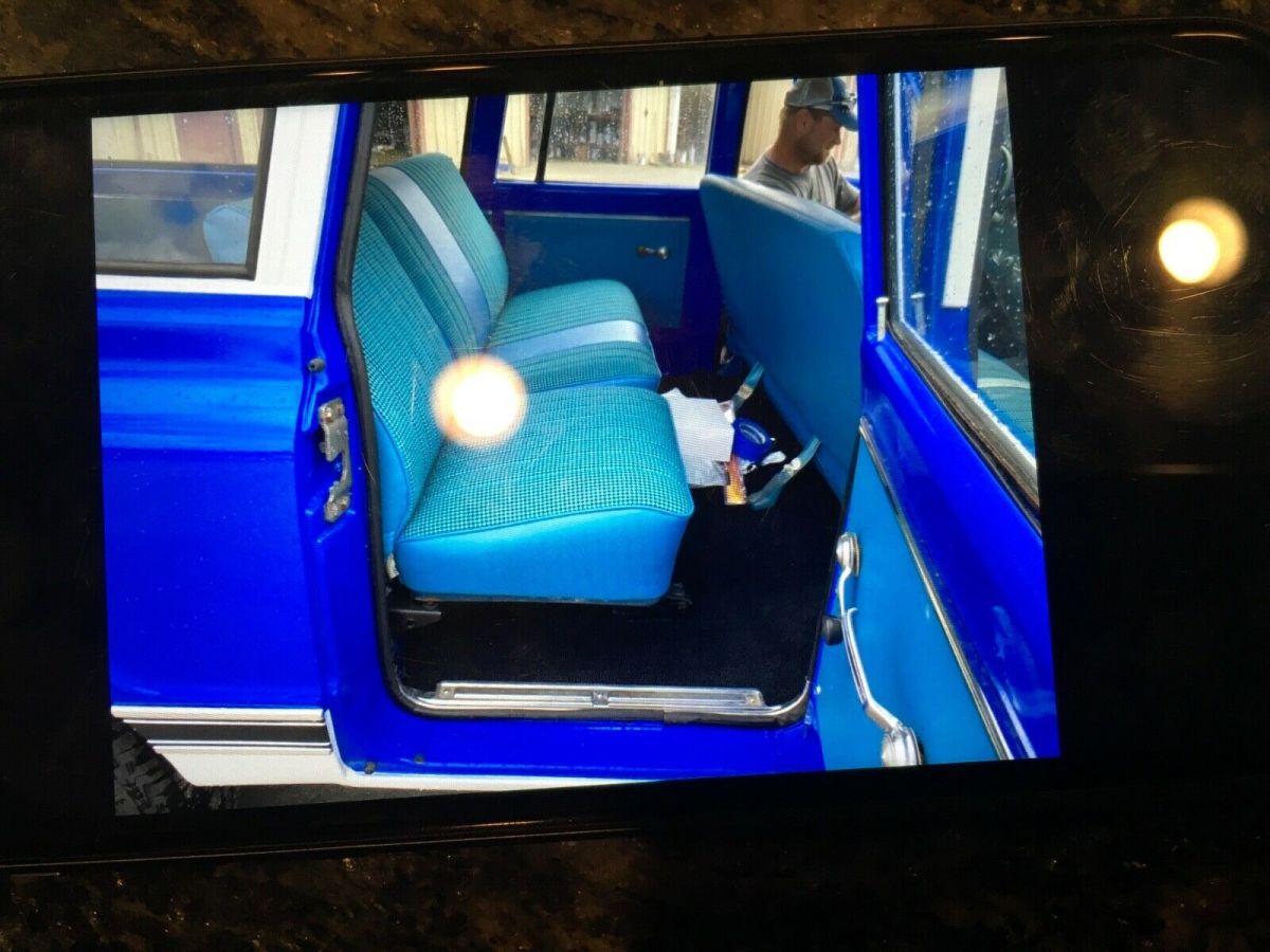 1971 Blue Chevrolet Suburban