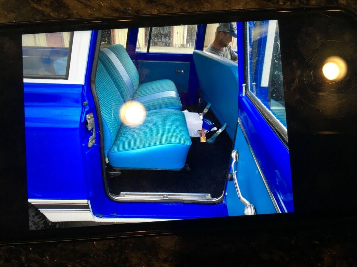 1971 Blue Chevrolet Suburban