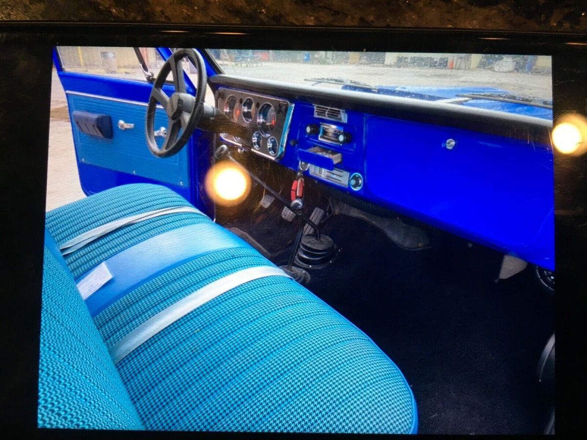 1971 Blue Chevrolet Suburban