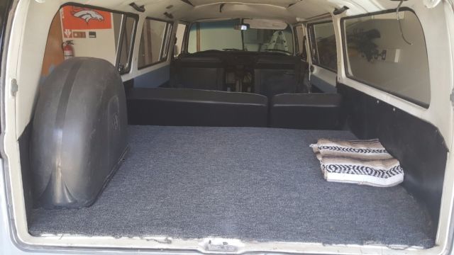 1971 gray Volkswagen Bus/Vanagon